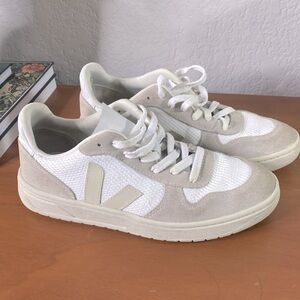 VEJA V-10 B-MESH SNEAKERS Size 7 Neutral Tan
